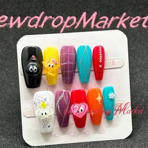 Skurrile 3D Cartoon Press-On Nägel - Handgemalte bunte Nail Art mit verspielten Anhängern, Kawaii Fake Nägel, Individuelle Wiederverwendbare False Nails