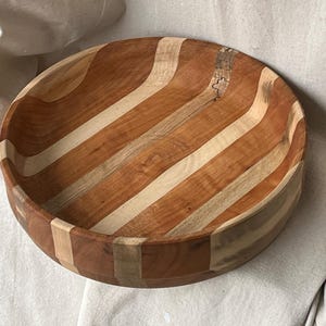 Handgefertigter großer Teller/Servierplatte aus Holz