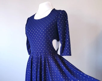 Robe de patineur à côtés coupés au cœur - Robe bleu marine cloutée avec manches, mode lente, vêtements féminins, taille unique en son genre