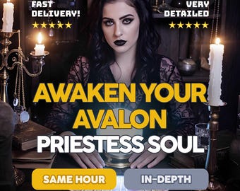 Op de afbeelding: Een afbeelding met een vrouw met donkere make-up en lang zwart haar. De tekst "AWAKEN YOUR AVALON PRIESTESS SOUL" staat in gele letters. Andere teksten zijn "FAST DELIVERY!" en "VERY DETAILED". Kaarsen en een kristallen bol zijn ook zichtbaar.