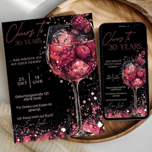 Könnte beinhalten: Eine schwarze Einladung und ein Smartphone-Bildschirm mit einem rosa und roten Cocktail-Design, mit dem Text "Cheers To 30 Years". Die Einladung enthält Eventdetails und eine dekorative Illustration eines Cocktailglases.
