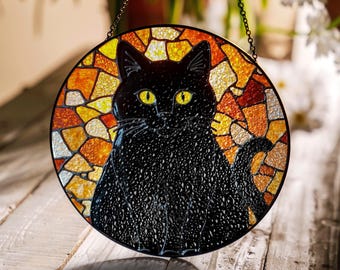 庭のステンドグラス風の窓飾りに描かれた2匹の黒猫。猫好きの方への