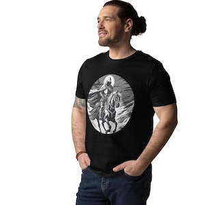Camiseta de caballero medieval oscuro de algodón orgánico, camiseta de guerrero noble, armadura de caballo al galope, caballería nocturna, regalo para hombre