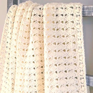 Beginner Crochet Blanket Pattern - Modern Shell Stitch Crochet Throw - One Skein Crochet Blanket