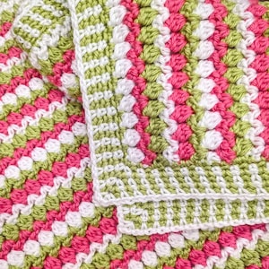 Patrón fácil de manta de crochet - Manta de crochet para bebé principiante - Manta de crochet moderna con grupos de crochet doble y borde de punto musgo