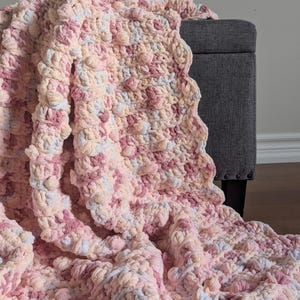 Easy Chunky Crochet Blanket Pattern – Beginner Raspberry Kisses Crochet Blanket Pattern – Super Bulky Bernat Baby Blanket Pattern