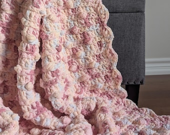 Easy Chunky Crochet Blanket Pattern – Beginner Raspberry Kisses Crochet Blanket Pattern – Super Bulky Bernat Baby Blanket Pattern