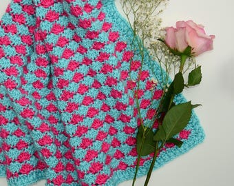 Patrón de manta de bebé a crochet - Patrón de manta de crochet fácil - Manta de crochet Blissful Ripples con diseño de puntada de concha - Crochet moderno