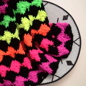 Crochet Throw Pattern - Easy Harlequin Crochet Baby Blanket Pattern - Modern Diamond Crochet Throw Pattern with Retro Colors - Fun to Make!