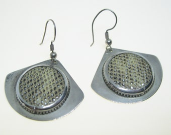 Brincos vintage de prata esterlina com pingente de pele de cobra assinados por designer vintage, joias vintage, brincos vintage, presentes para mãe, presentes para ela