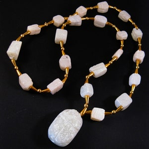 Collar vintage de esteatita con escarabajo del Renacimiento egipcio tallado a mano, 66 cm. Joyería vintage. Regalos para mujeres. Regalos para mamá.