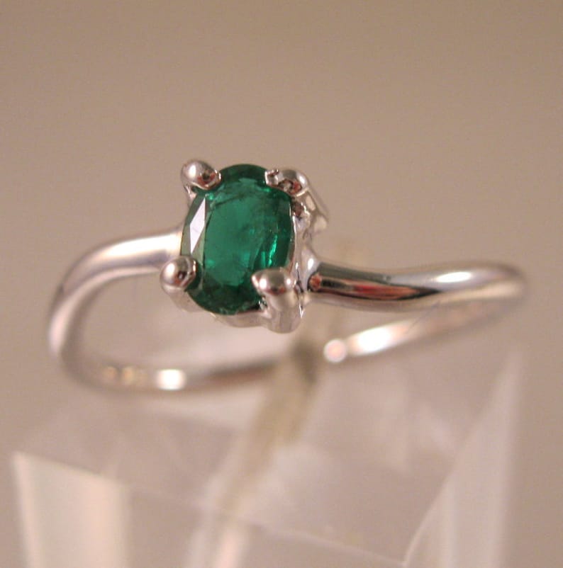 10K WG 14ct Genuine Natural Emerald Ring Solitiaire Oval Cut Size 6.5 Vintage Ring Vintage Jewelry Gift for Her Gift for Daughter