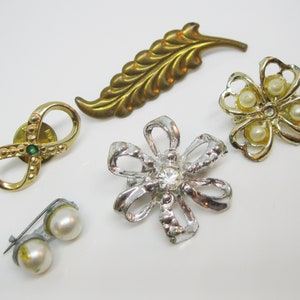 Lot of 5 Vintage Rhinestone & Faux Pearl Brooches Pins Vintage Costume Jewelry Costume Pins Costume Brooches Gifts for Her Gifts for Girls