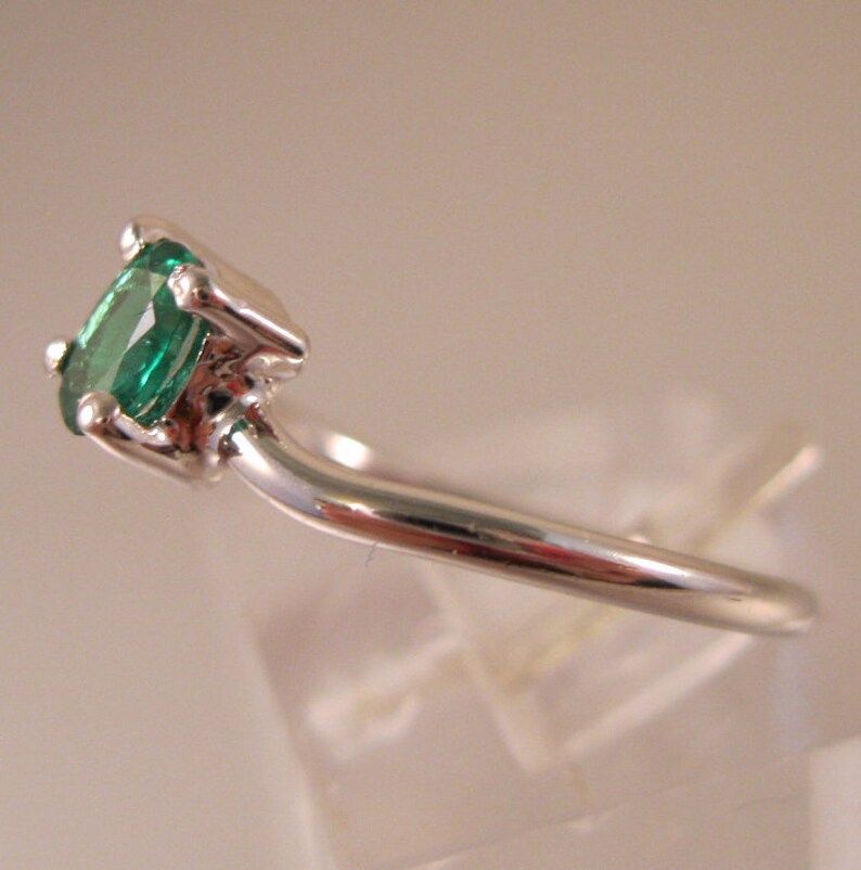 10K WG 14ct Genuine Natural Emerald Ring Solitiaire Oval Cut Size 6.5 Vintage Ring Vintage Jewelry Gift for Her Gift for Daughter