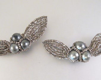 Clips antiguos victorianos de acero tallado con forma de hoja y flores para zapatos, del siglo XIX. Accesorios antiguos. Regalos para ella. Regalos para mujeres. Regalos para esposas.