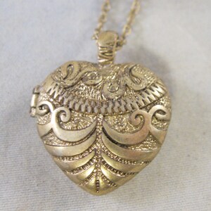 Vintage Gold Tone Heart Locket Pendant Necklace Flower Engraving Vintage Necklace Vintage Jewelry Gifts for Women Gifts for Her