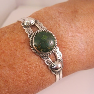 Old Vintage Fred Harvey Era Arrow Stamped Silver Green Turquoise Cuff Bracelet Small Size Vintage Jewelry Vintage Bracelet Gifts for Her