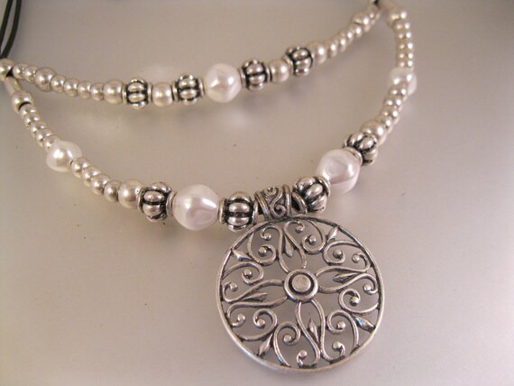 Vintage AVON NWT Medallion Faux Pearl Silver Tone… - image 3