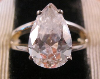 Anillo de compromiso de circonita cúbica en forma de pera de 7 quilates, plata de ley, talla 7 1/4, anillo vintage, joyería vintage, regalos para ella, regalos para mamá, regalos para novia.