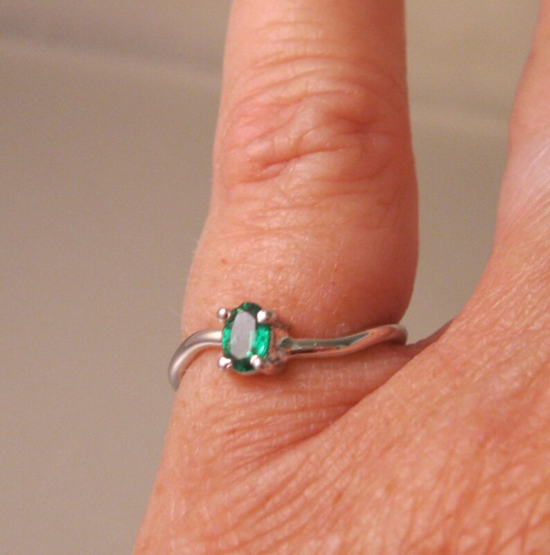 10K WG 14ct Genuine Natural Emerald Ring Solitiaire Oval Cut Size 6.5 Vintage Ring Vintage Jewelry Gift for Her Gift for Daughter