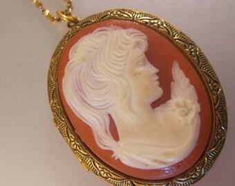 Vintage Large Cameo Locket Pendant & Chain Necklace 28" Gold Tone Vintage Necklace Vintage Jewelry Gifts for Women Gifts for Her