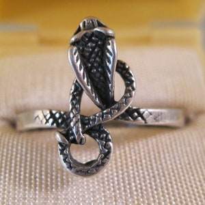 Vintage Snake Cobra Sterling Silver Ring Size 9 Unisex Ring Vintage Ring Vintage Jewelry Gifts for Him Gifts for Her Gifts for Men