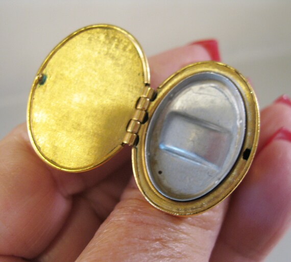 Vintage AVON Hematite Locket Ring Poison Ring Pil… - image 2