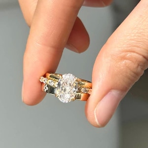 5 CT Oval Cut Bridal Ring Set, Oval Moissanite Diamond Engagement Ring Set With Two Wedding Bands, Oval Ring gift for her/Classic weding Set