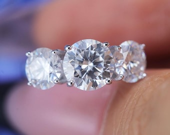 Runder Drei-Stein-Verlobungsring aus 925er Sterlingsilber, brillanter Moissanit im Rundschliff, Vergangenheit-Gegenwart-Zukünftiger Ehering, Hochzeitsgeschenk