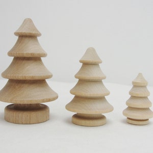 Wooden 3 dimensional turned trees 2 each of 3 sizes