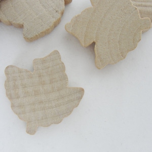 Small Wooden maple leaf cutout, set of 6