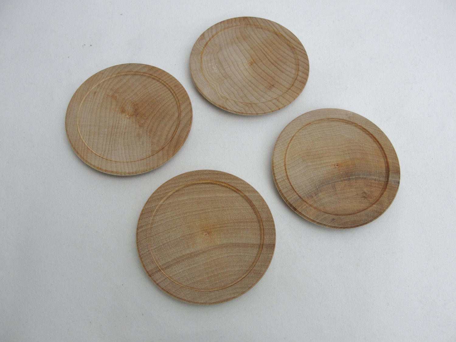 Middle Unfinished Natural Wood Pieces Crafts Round Centerpieces Ornaments  for DIY Craft - China Wood Pieces and DIY Wood Pieces price