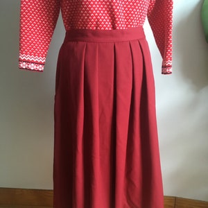 80年代ヴィンテージの赤いウール混紡スカート、サイズM Lウエスト30インチ