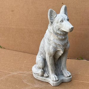 German Shepherd Memorial Statue Garden Dog Sculpture Concrete German Dog Yard Figure Pet Grave Marker Gift Stone Shepherd Lawn Decoration