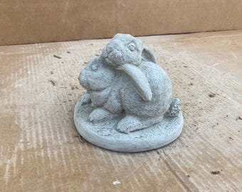 Two Rabbits Garden Statue for Decor Concrete Bunnies with Flowers Sculpture Outdoor Easter Rabbit for Porch Figure Yard Animals Lawn Gift
