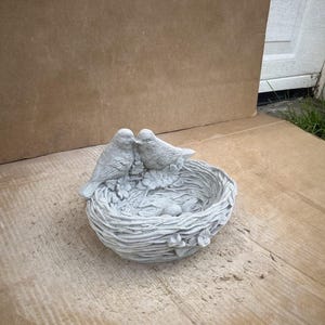 Concrete Birds Perched on Nest Statue Two Birds Stone Sculpture Birds on Nest with Eggs Figure Garden Cement Decor Outdoor Birds Figurine