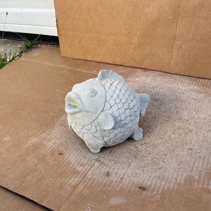 Concrete Fish Bubba Statue Sea Animal Decoration Small Fish Stone Sculpture Outdoor Fish Realistic Figure Marine Animal Ornament