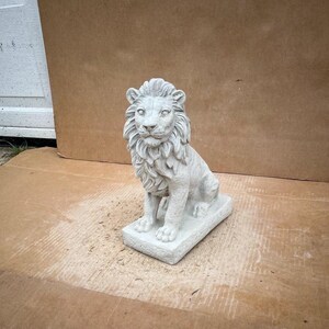 Outdoor Lion Left Figure Lion Sitting on Base Sculpture Concrete Lion Facing Left Statue Backyard Animal Wild Decor Entrance Lion Figurine
