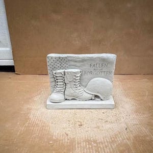 Concrete Soldier Memorial Gift Outdoor Not Forgotten Soldier Grave Statue Garden Statue Solid Rock Veterans Decoration Lawn USA Military Art