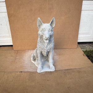 Sitting German Shepherd Dog Sculpture Concrete Dog on Base Statue Large German Shepherd Memorial Garden Stone Decoratio Pet Loss Figure