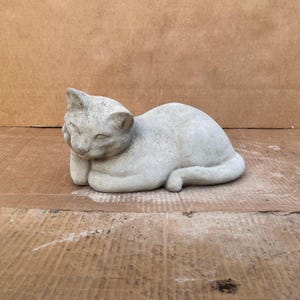Cat Stone Outdoor Sculpture Kitten The Thinker Concrete Statue Pet Memorial Figurine Cement Sympathy Gift Detailed Cat Patio Decoration