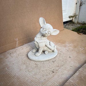 Chihuahua Dog on Base Figure Sitting Chihuahua Stone Sculpture Concrete Puppy Garden Figure Dog Memorial Figurine Pet Lovers Statue
