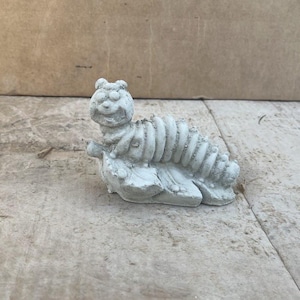 Stone Worm Realisitc Statue Caterpillar on Leaf Sculpture Small Worm Concrete Figurine Garden or Porch Decoration Home Animal Figure