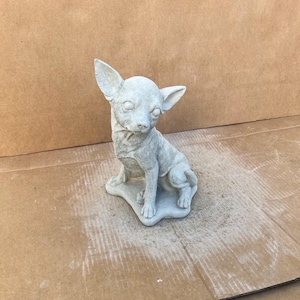 Chihuahua Dog on Base Statue Realistic Chihuhua Concrete Figure Backyard Pet Memorial Indoor or Outdoor Chihuhua Dog Figurine Yard Sculpture