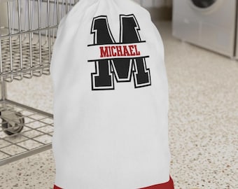 Op maat gemaakte waszak met monogram met naam, jongenskamerdecor, gepersonaliseerde wasmand, sportieve slaapzaaldecoratie, slaapzaal en appartement