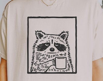 Koszulka z średniowiecznym sarkastycznym szopem, koszulki z motywem goblincore, bluza z szopem, koszulka z imitacją linorytu, prezent dla współpracownika, prezent dla niej
