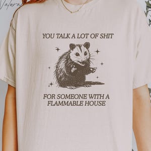 Camiseta de zarigüeya, camisetas desquiciadas, regalo inapropiado, camiseta de meme, regalos tontos, camiseta de Weirdcore, camisetas de memes divertidos, zarigüeya retro ofensiva Natural