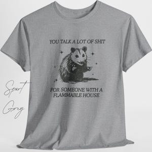 Camiseta de zarigüeya, camisetas desquiciadas, regalo inapropiado, camiseta de meme, regalos tontos, camiseta de Weirdcore, camisetas de memes divertidos, zarigüeya retro ofensiva Sport Grey