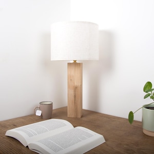 Lampe en bois de chêne massif,  Eclairage de chevet, Décoration lumineuse, Lampe avec base bois, Lampe de table en bois, cadeau maison.