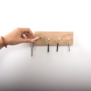 Support clé en bois de chêne, porte clé bois, décoration murale minimaliste, décoration entrée bois, cadeau pour pendaison de crémaillère.